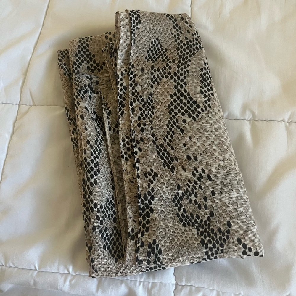 Snakeskin pattern modal hijab